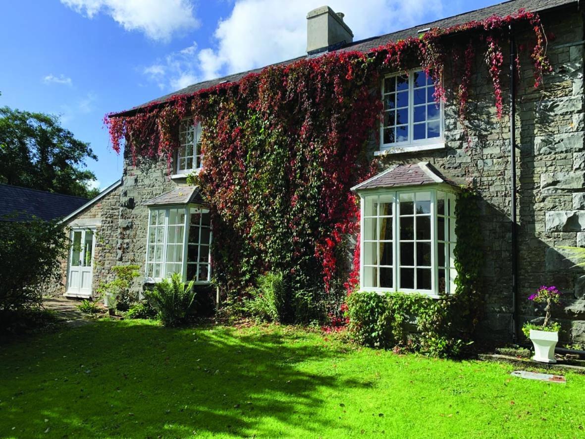 Pontyclerc Farm House Bed And Breakfast Ammanford Exterior foto