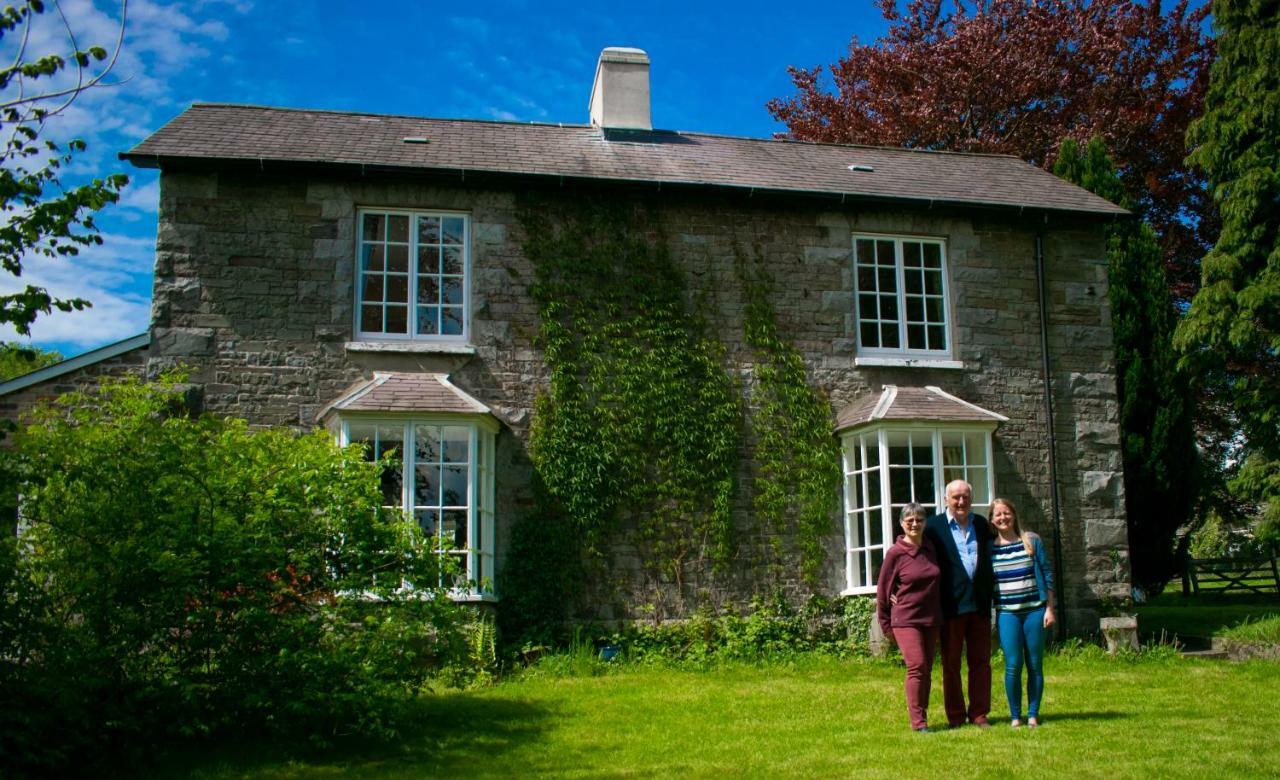 Pontyclerc Farm House Bed And Breakfast Ammanford Exterior foto